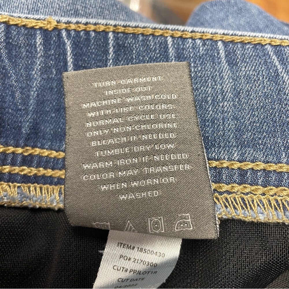 Torrid Elastic Waistband Distressed Skinny Jeans Sz 3R (22) - Picture 5 of 7